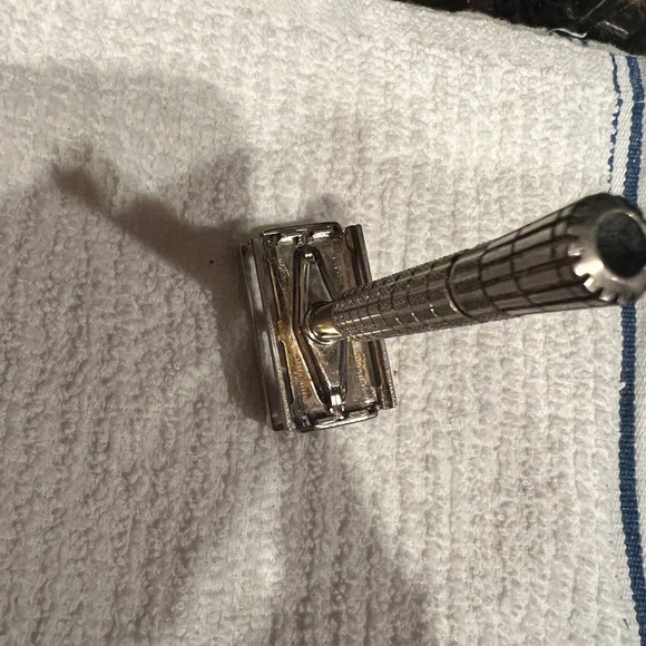 Classic Gillette Silver Safety Razor - Picture 3 of 5